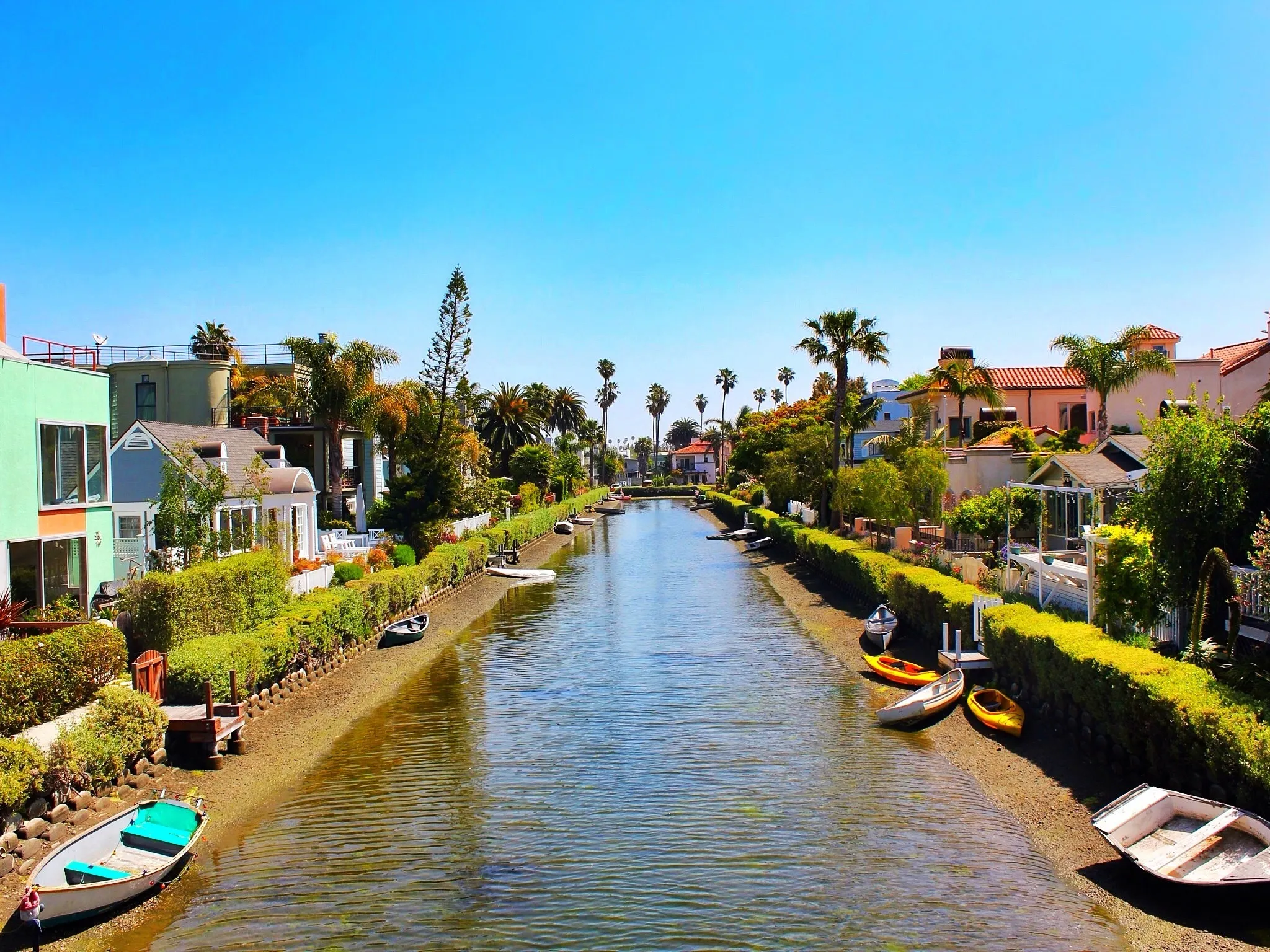 Rosie taxi cab provides airport transportation to and from Santa Monica CA